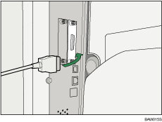 Afbeelding van het aansluiten van de IEEE 1284-interfacekabel