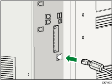 Illustration du raccordement du câble d'interface Ethernet